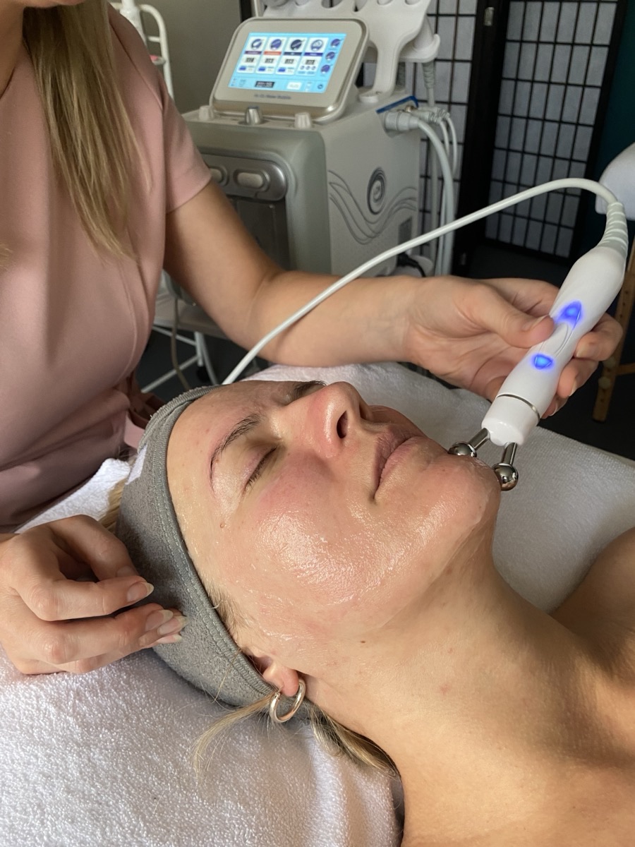 A therapist giving a hydrofacial treatment at Floatwell Cambridge